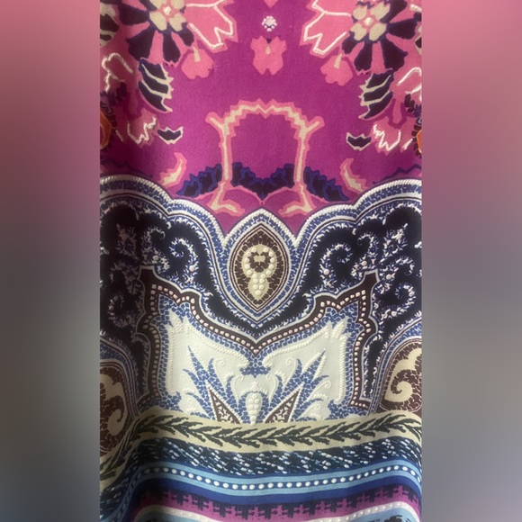 New Directions Grommet Neck Swing Top - Picture 10 of 12